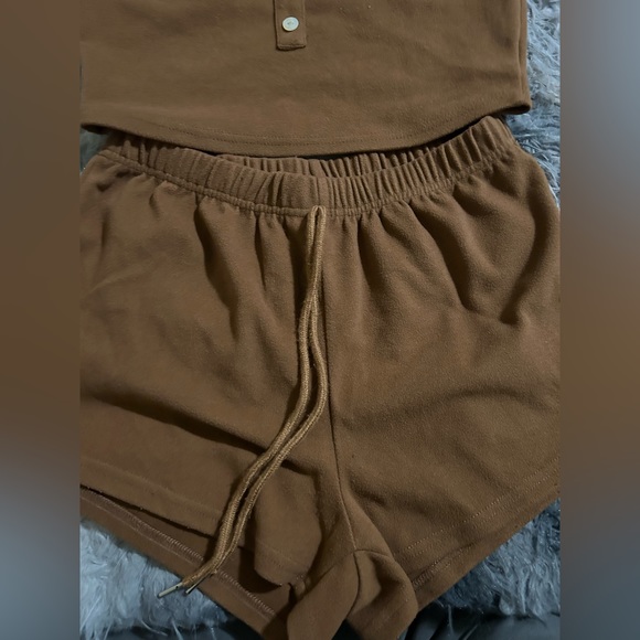 Matching Top/Shorts - Brown Color - Picture 4 of 6